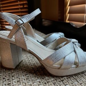 Life Stride Silver Block Heel Sandals Women Size 8.5